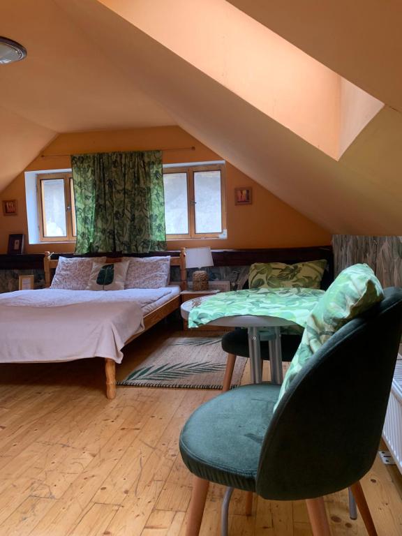 LOFT Natalya Gold room 5